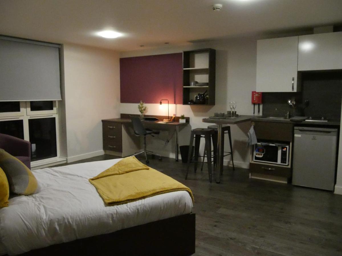 Corner House In Sheffield 아파트 외부 사진