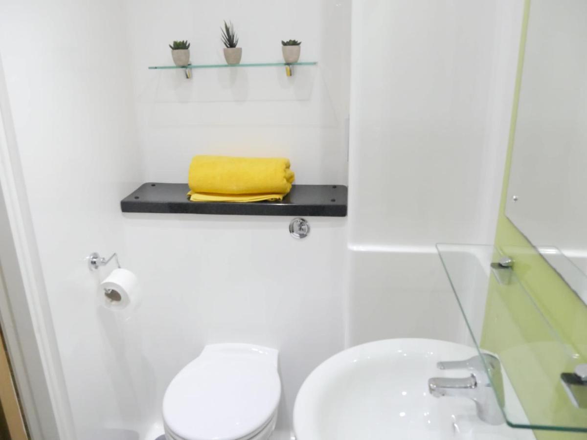 Corner House In Sheffield 아파트 외부 사진